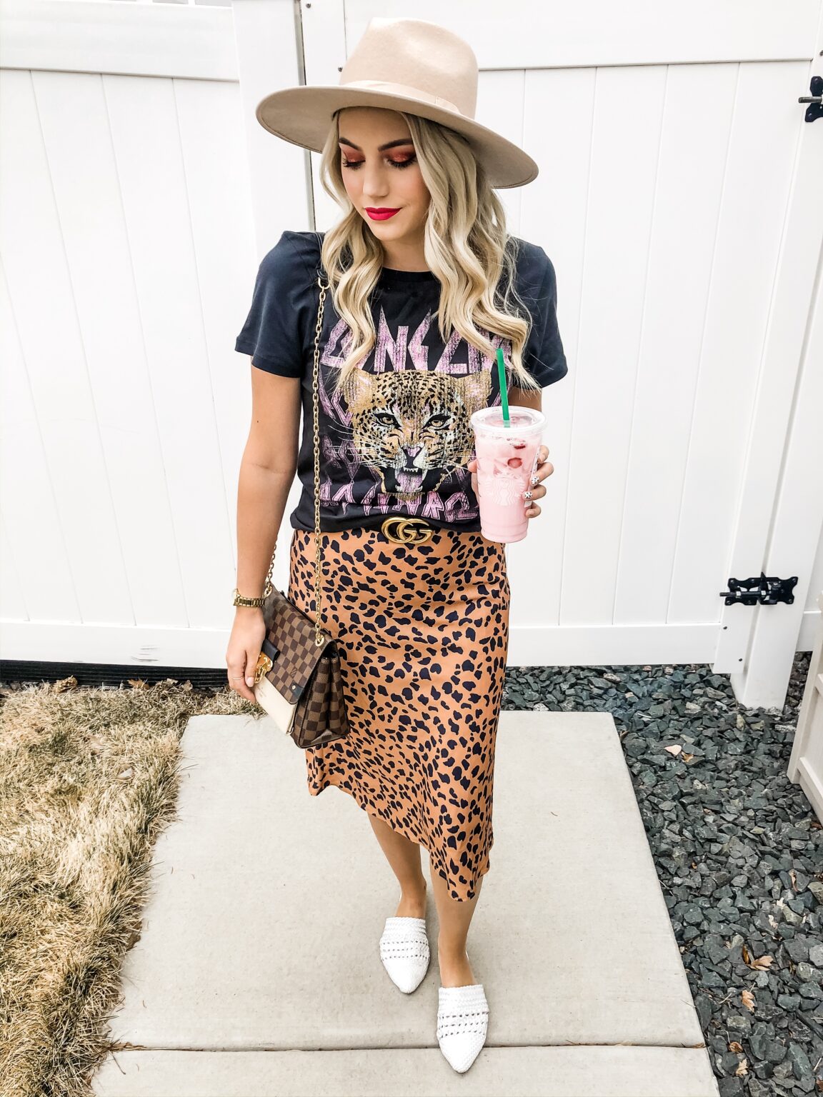 10 Ways to Style a Graphic Tee - Z93