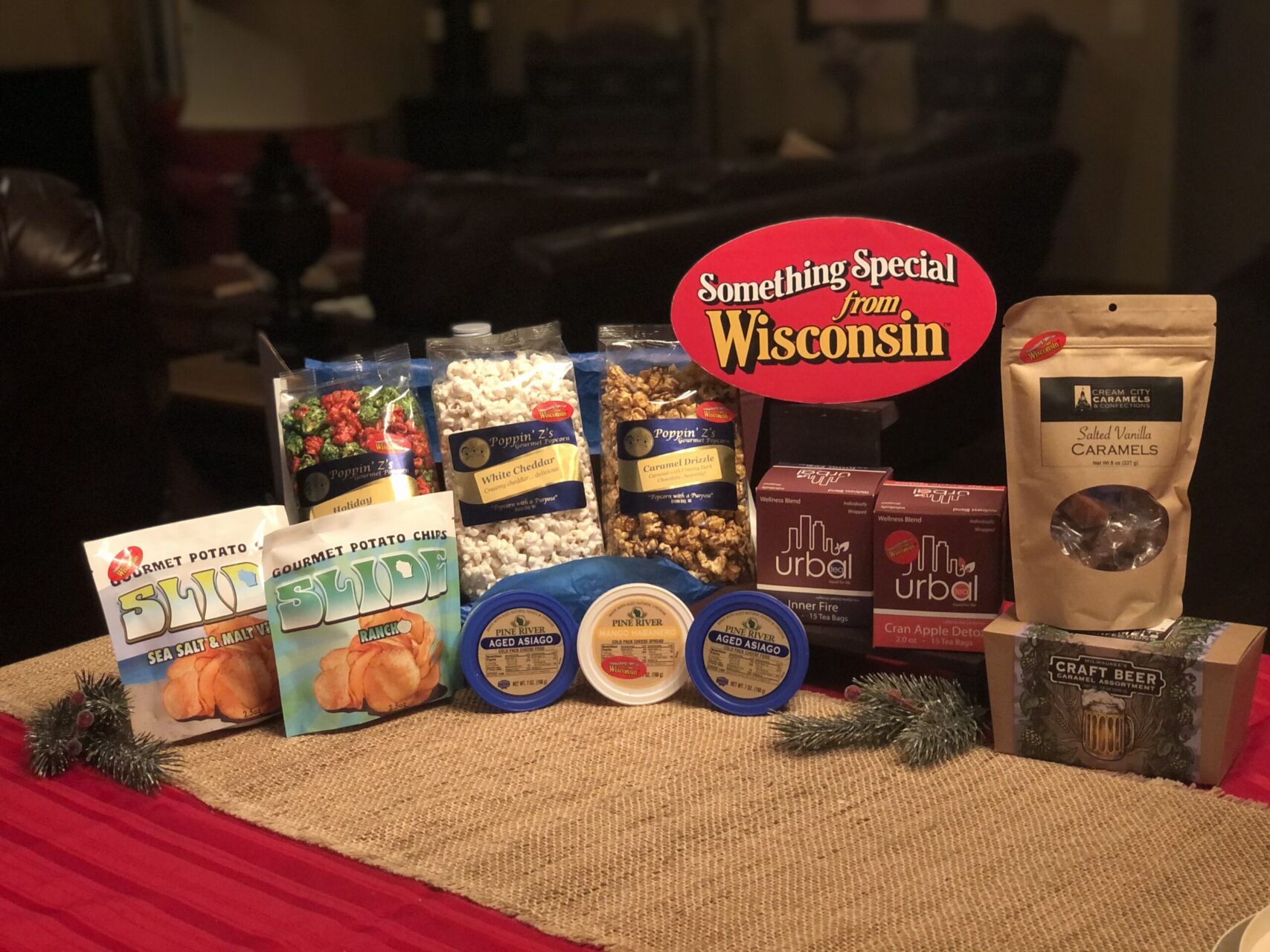 ALICE IN DAIRYLAND HIGHLIGHTS WISCO HOLIDAY GIFTS Z93