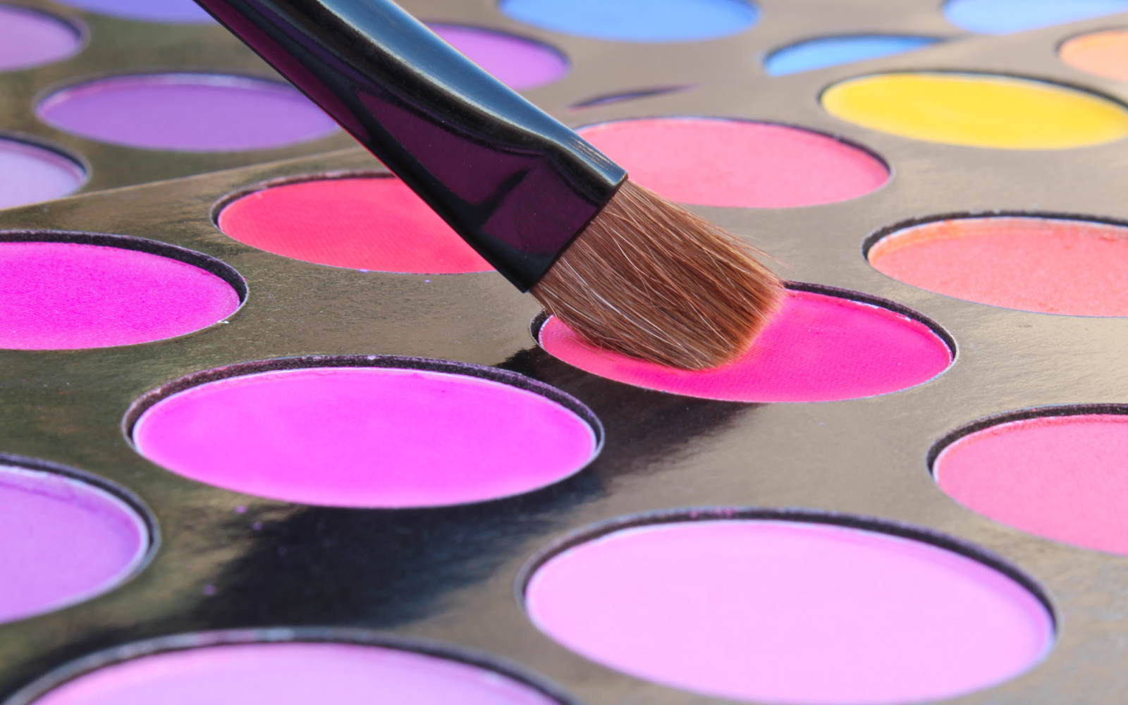 BRATZ DOLLS MAKEUP LINE AT ULTA BEAUTY Z93