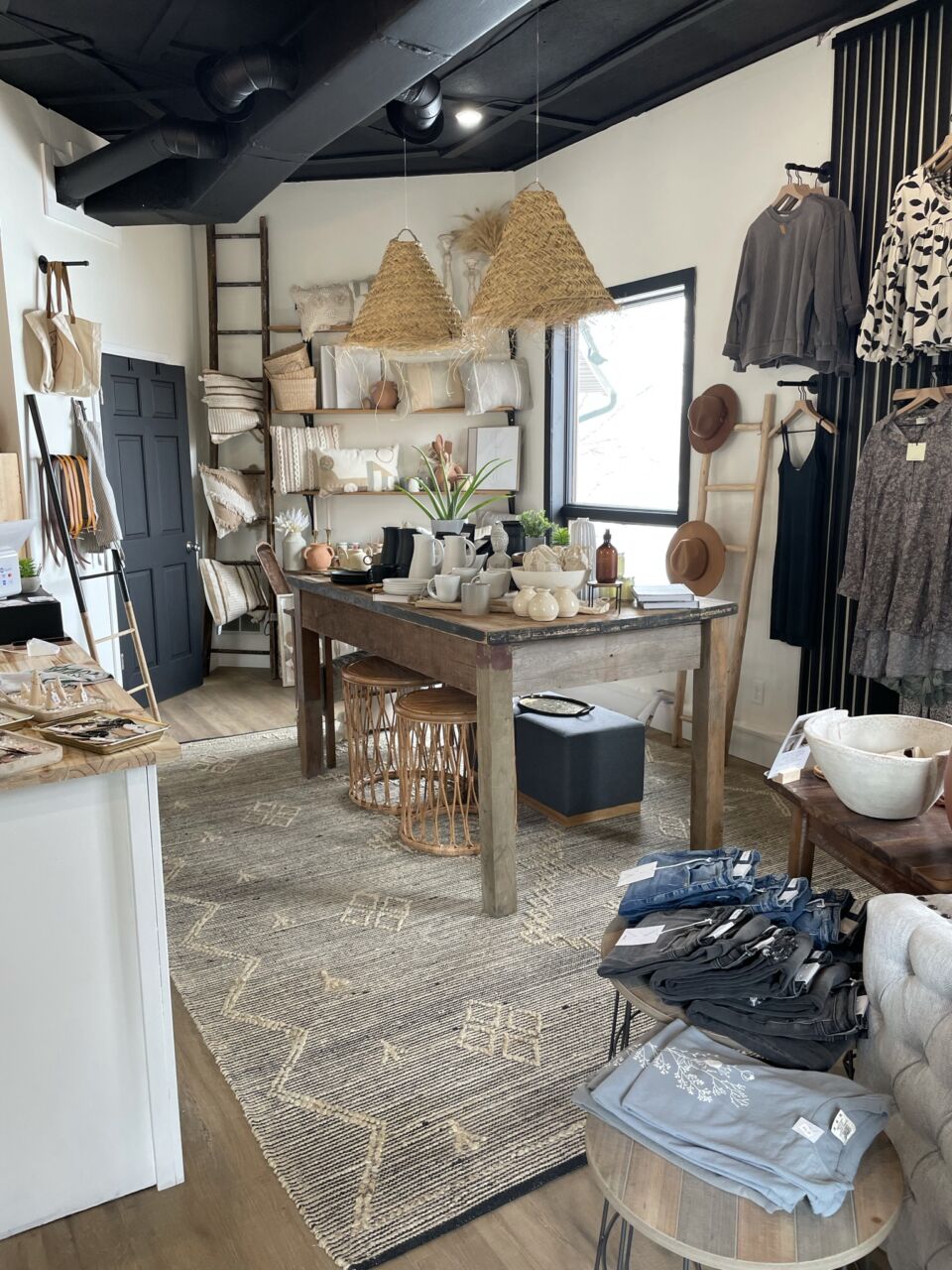 Muted Tones Boutique - Z93