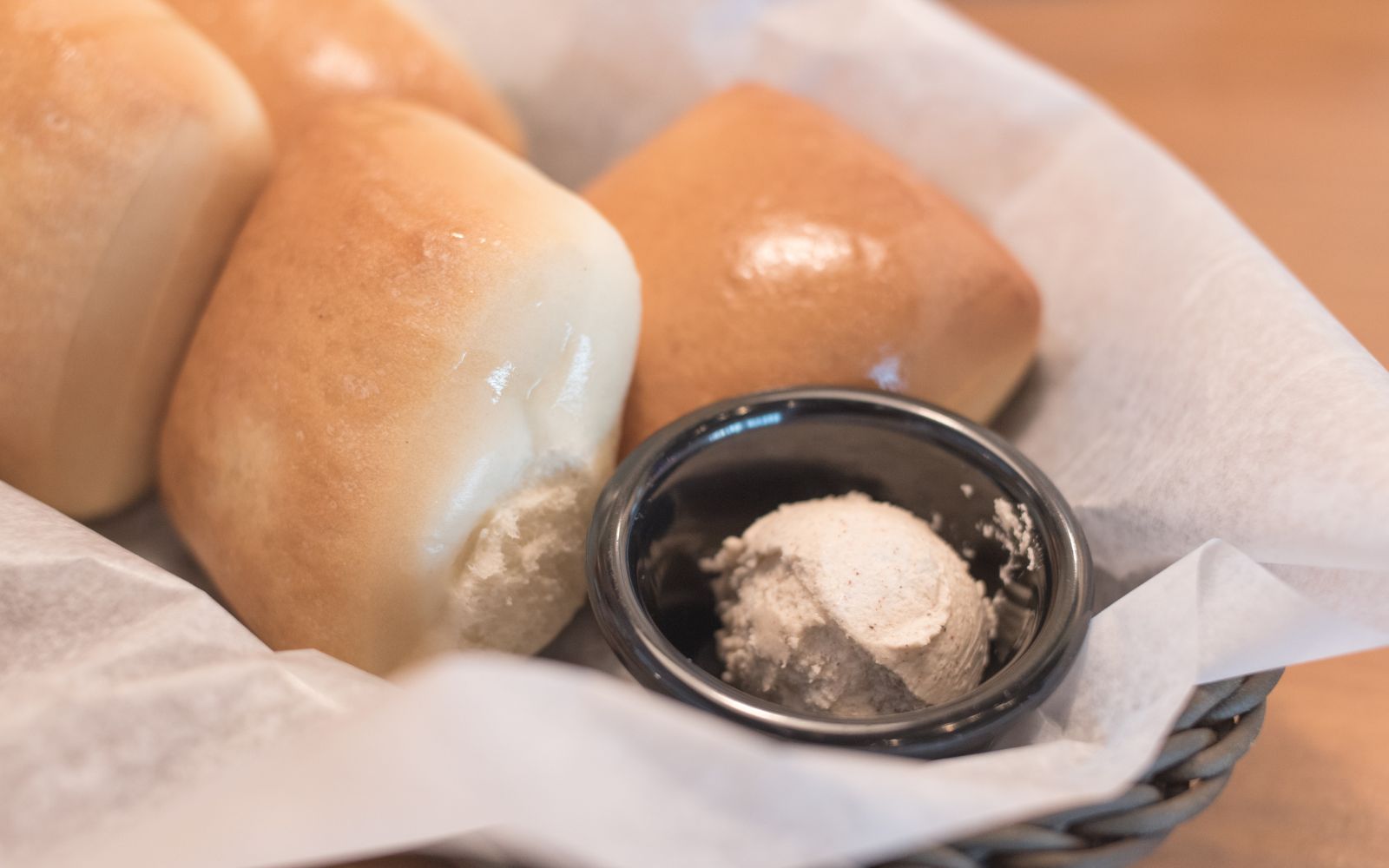 TEXAS ROADHOUSE TO RELEASE HONEY CINNAMON BUTTER CANDLE Z93