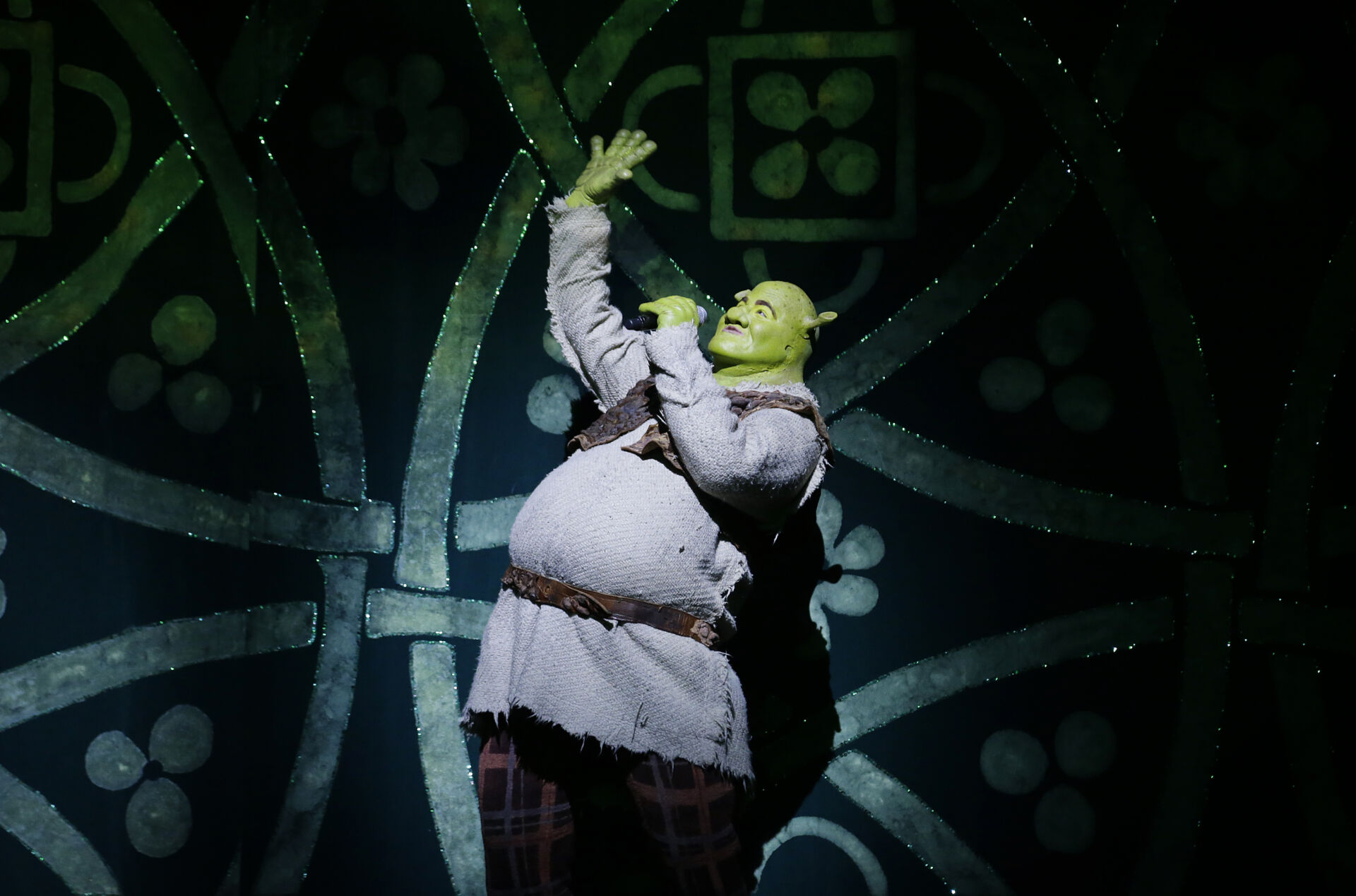 HBO’S “HOUSE OF THE DRAGON” IS BASICALLY “SHREK” - Z93