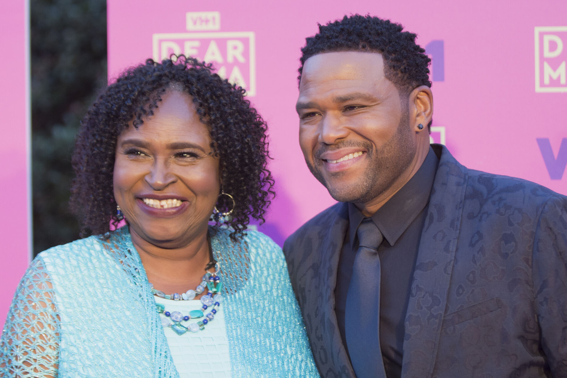 'TRIPPIN' WITH ANTHONY ANDERSON AND MAMA DORIS' HILARIOUS SERIES COMING